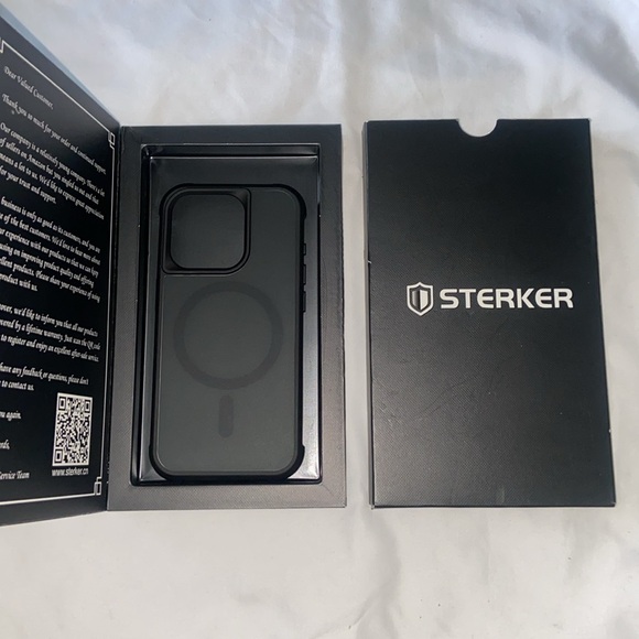 iPhone case & Screen protectors - Picture 3 of 4